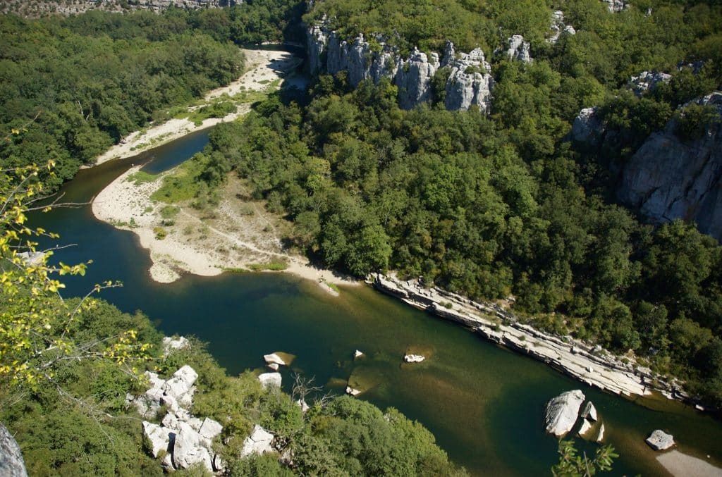 Ardèche en bord de rivière près du camping Harmony